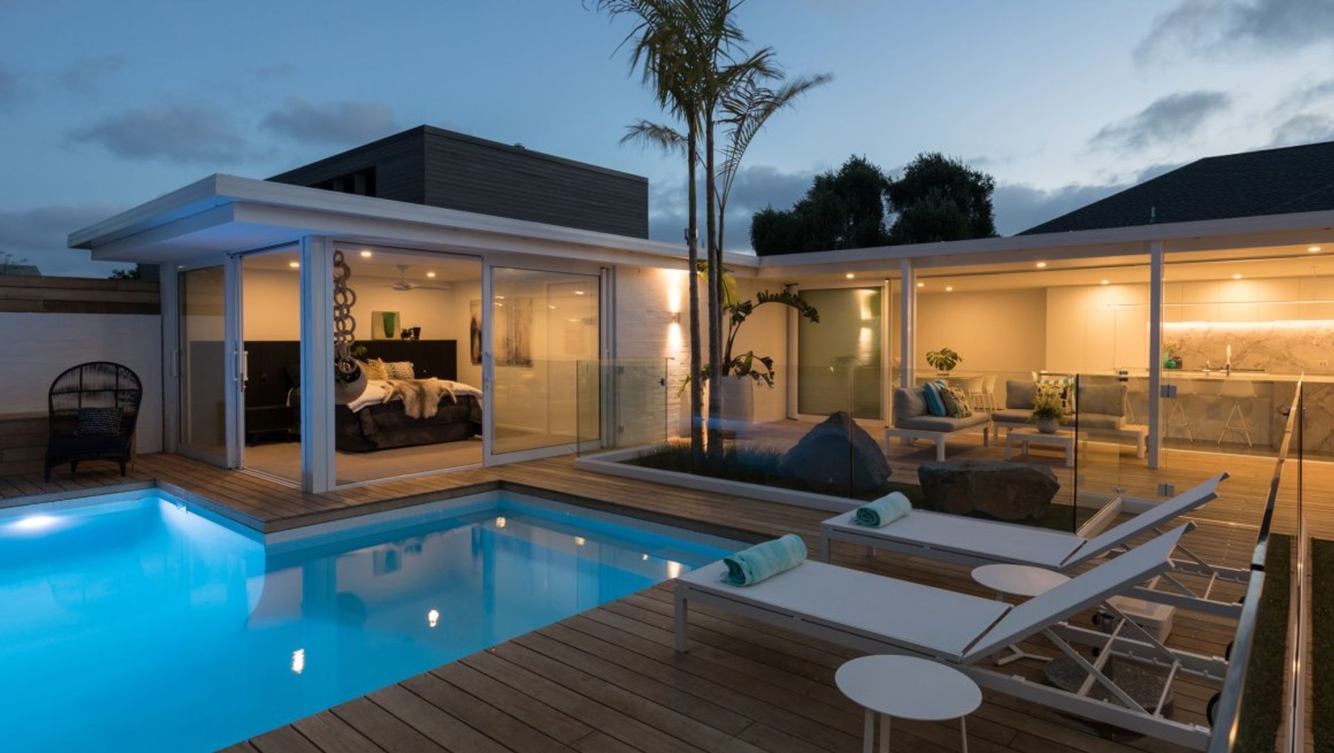 Hollywood House banner