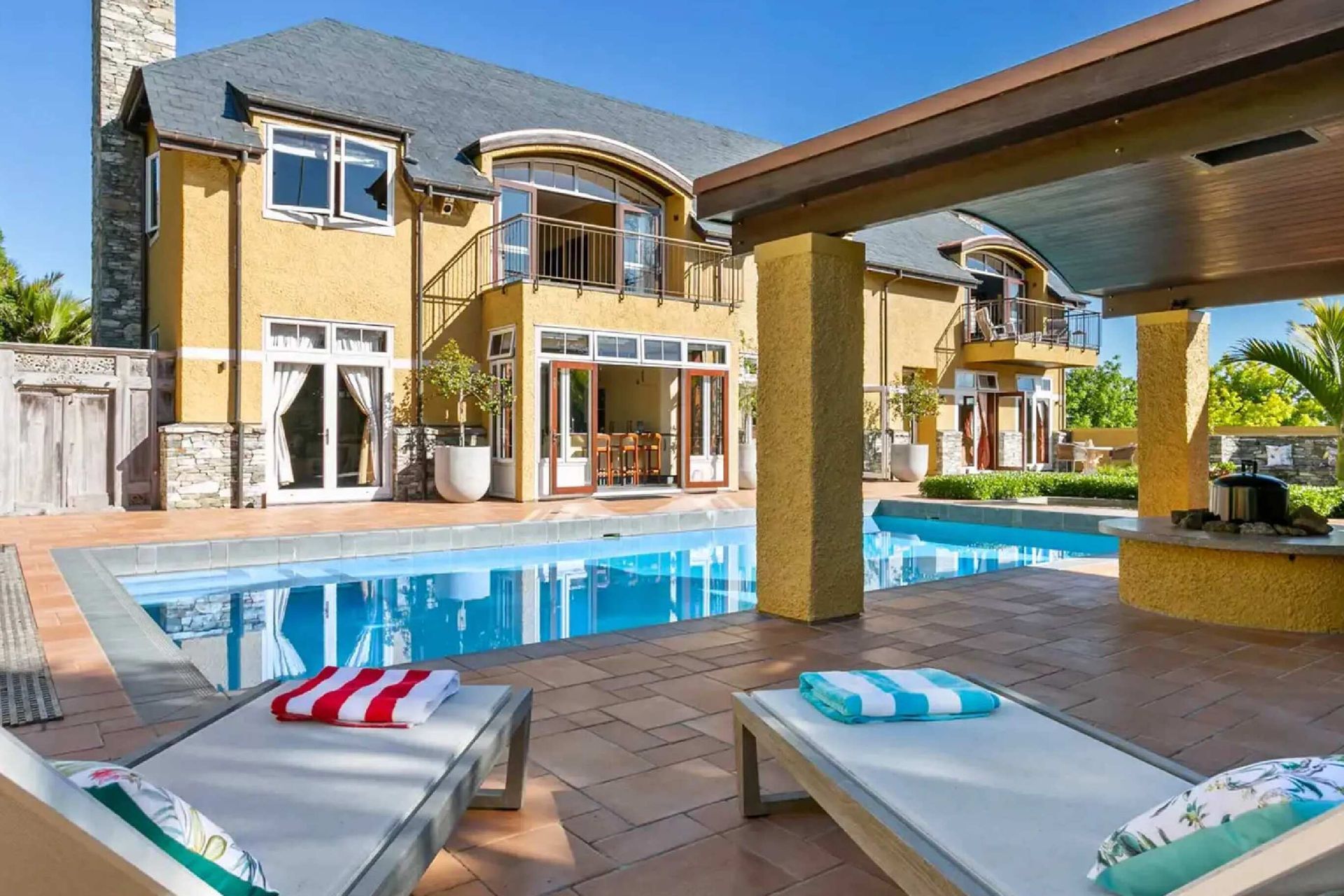 Huia Road, Titirangi