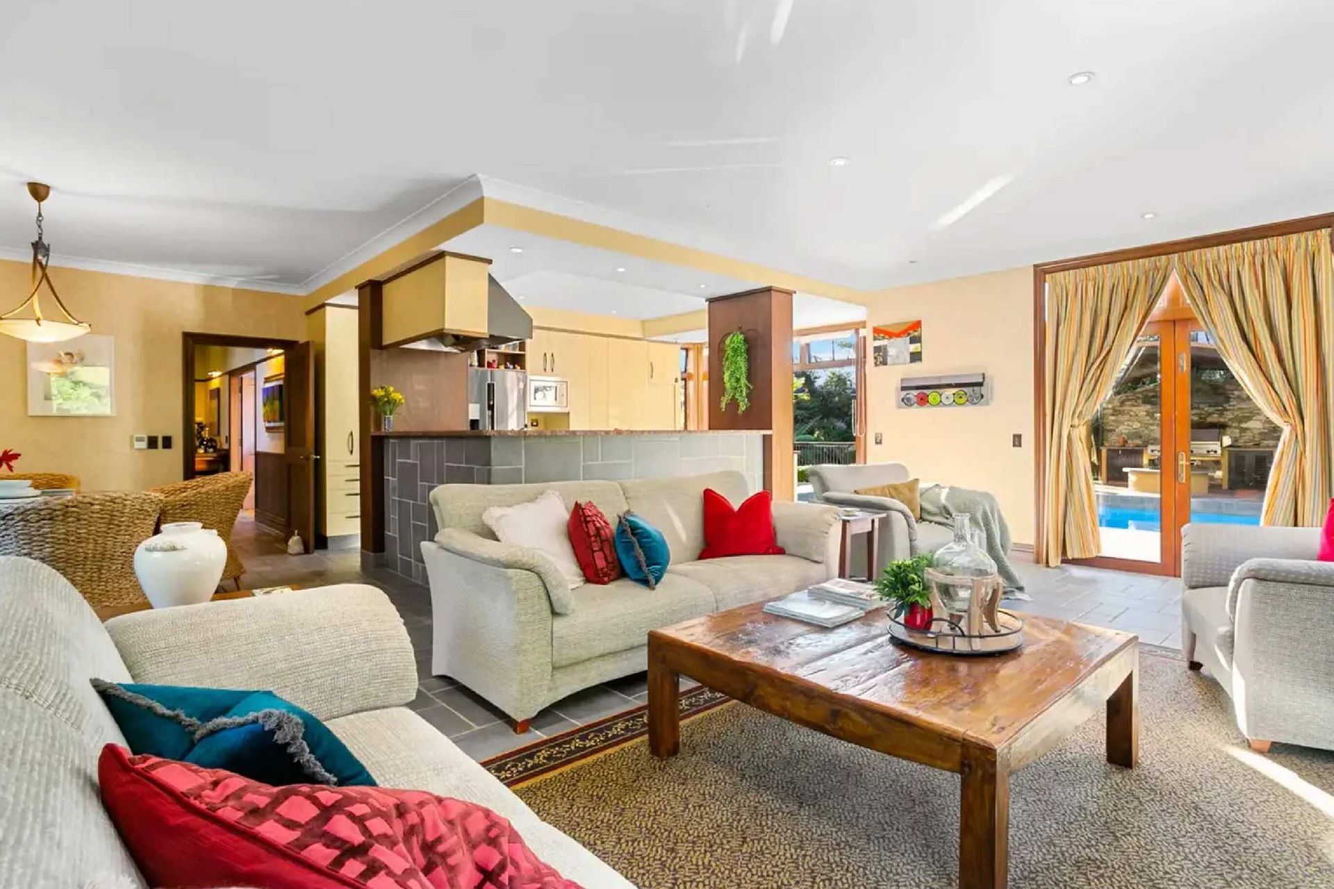 Huia Road, Titirangi