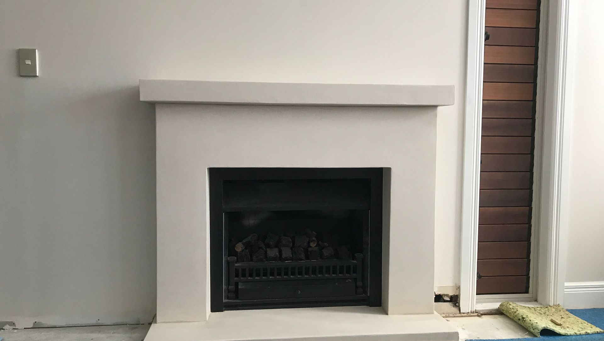 Venetian plaster - Fireplace banner