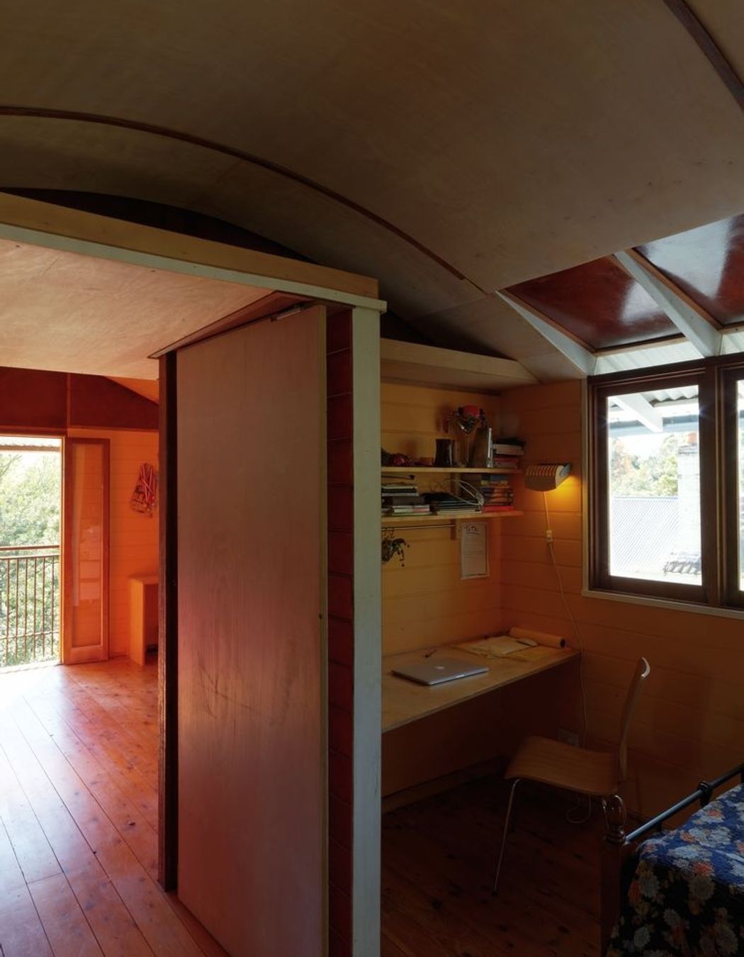 Curved ceiling to loft