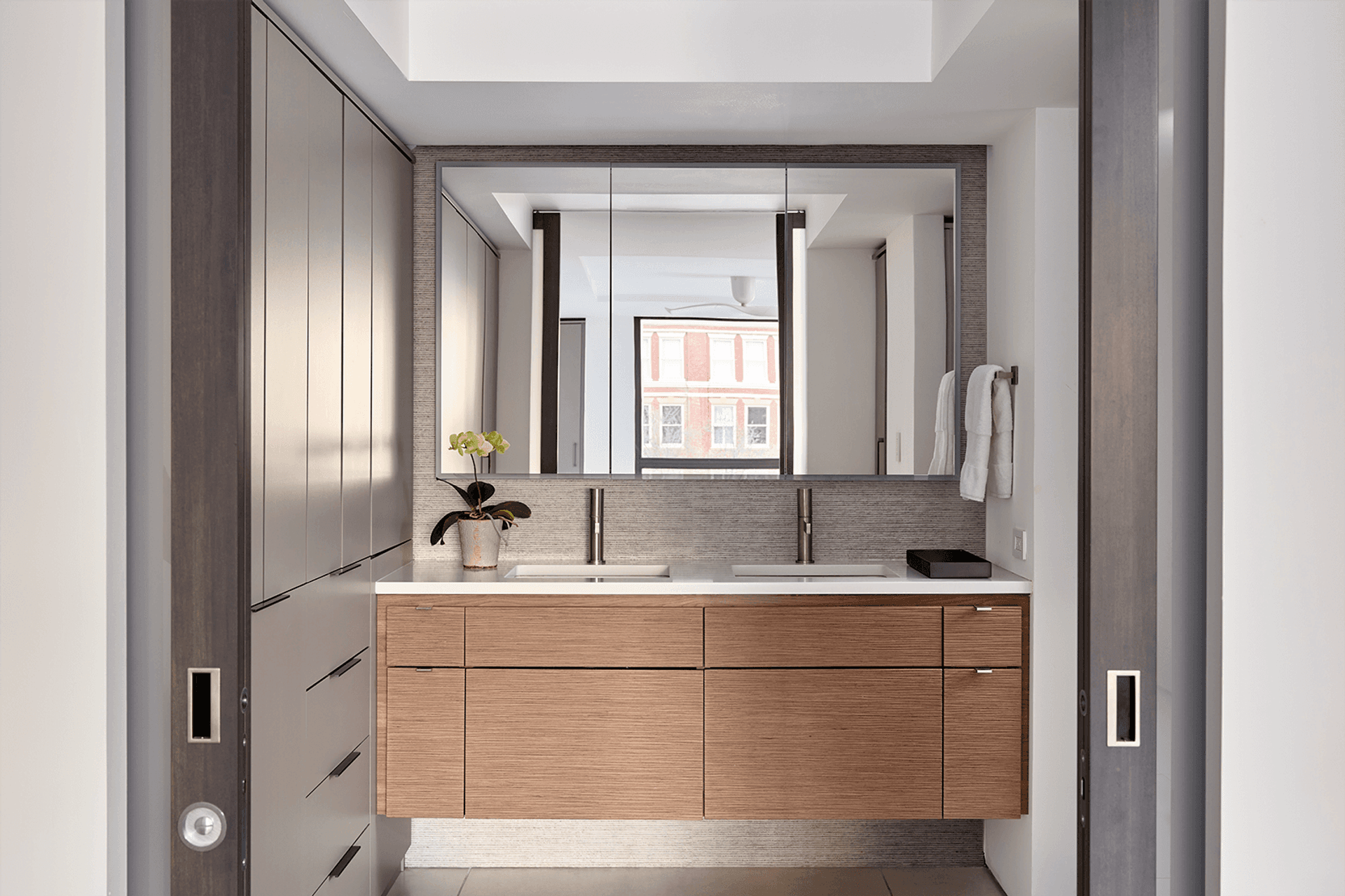 Independence-Place-Condo-06-1600x1067-1.png
