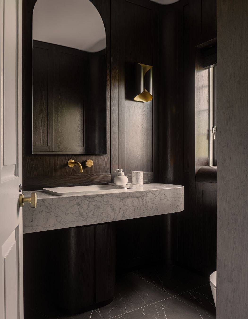 Veneer panels, curves and marble