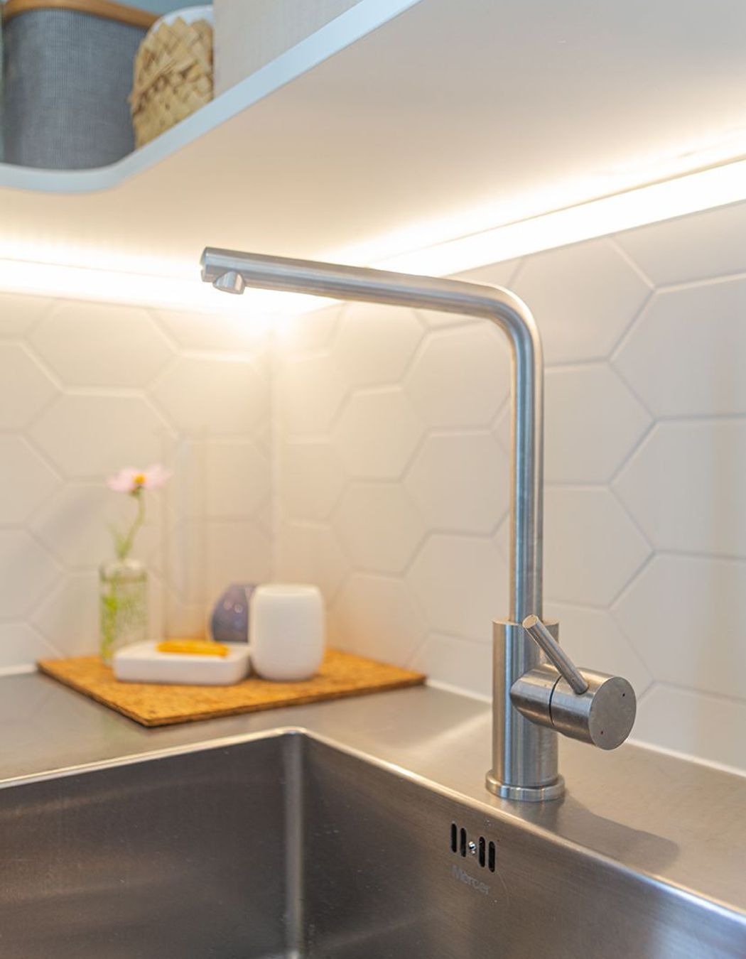 High gooseneck tap allows for a bucket or large platters to be washed here.