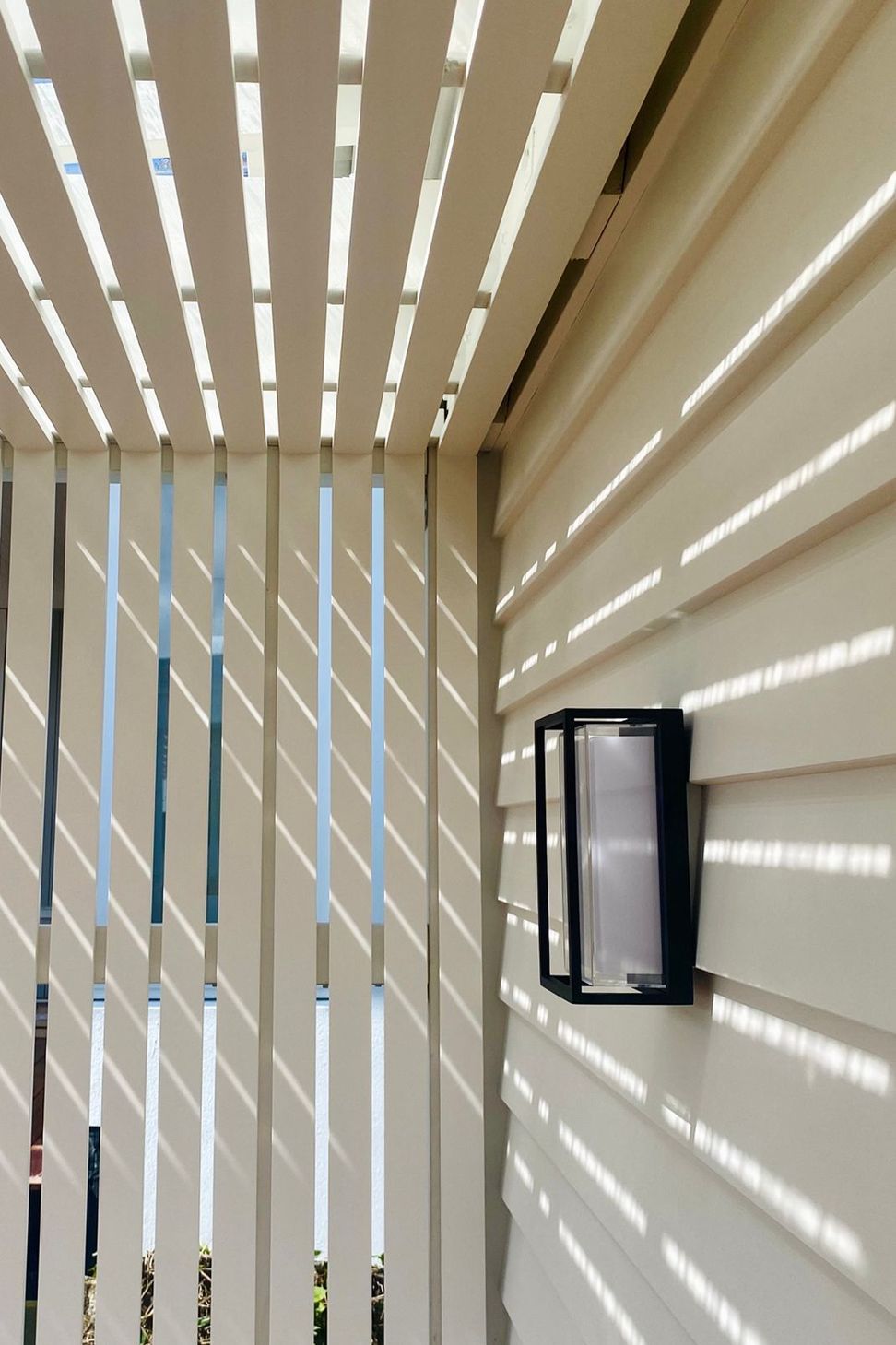 Kingsley-Highlights00109-outside-shadow-light-on-deck.jpg