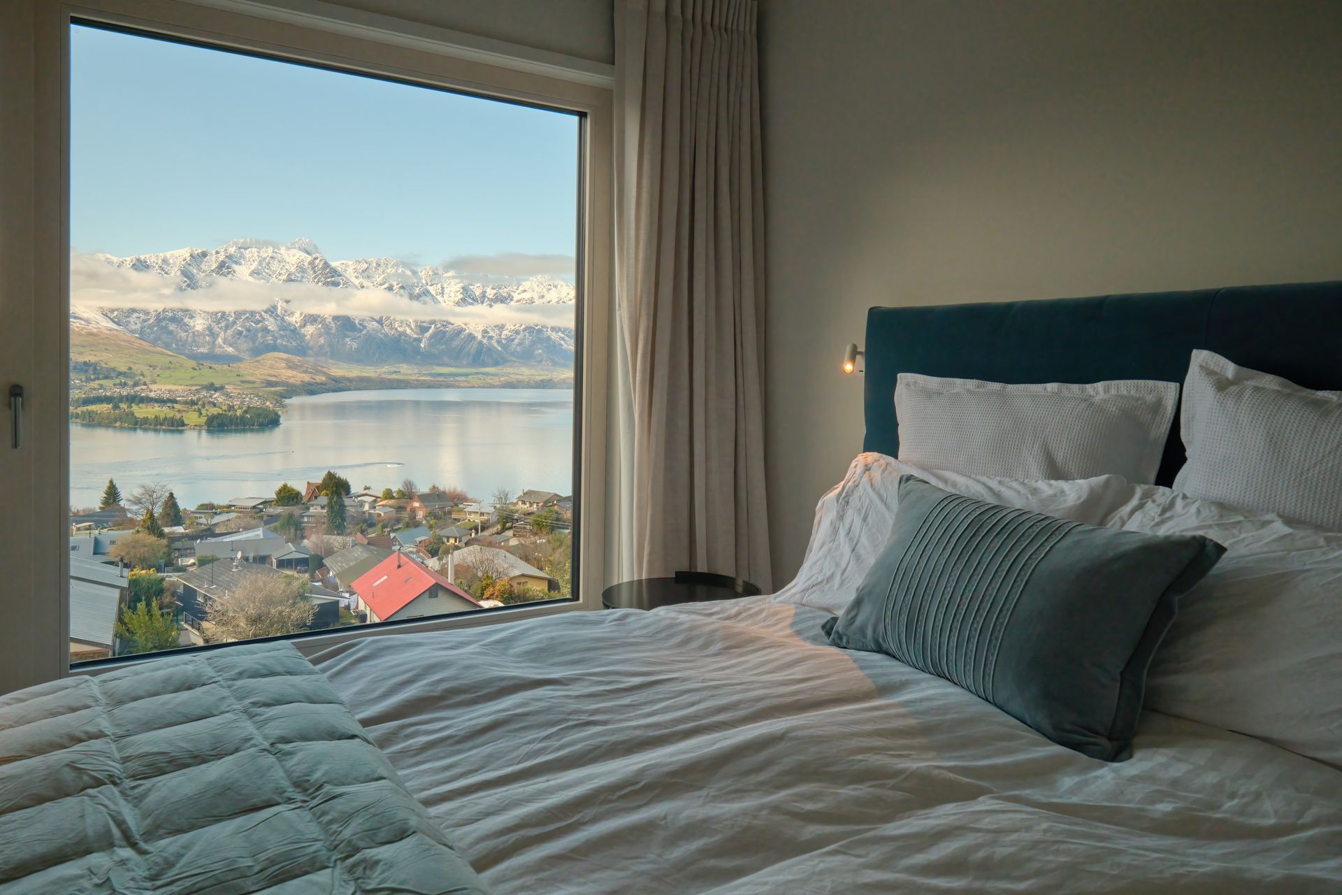 Loch-View-Queenstown-bedroom.jpg