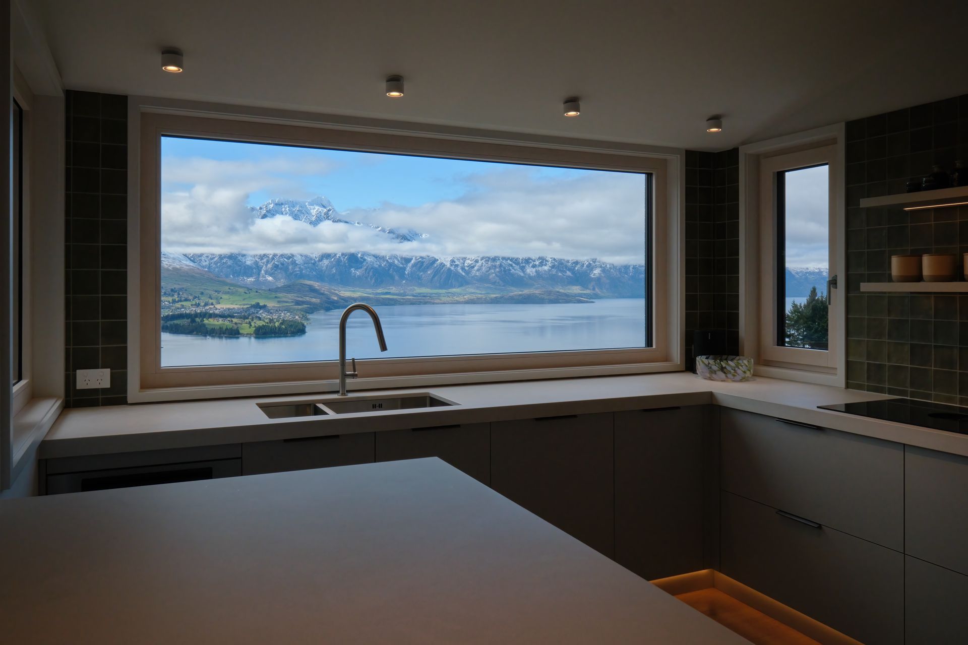 Loch-View-Queenstown-kitchen.jpg