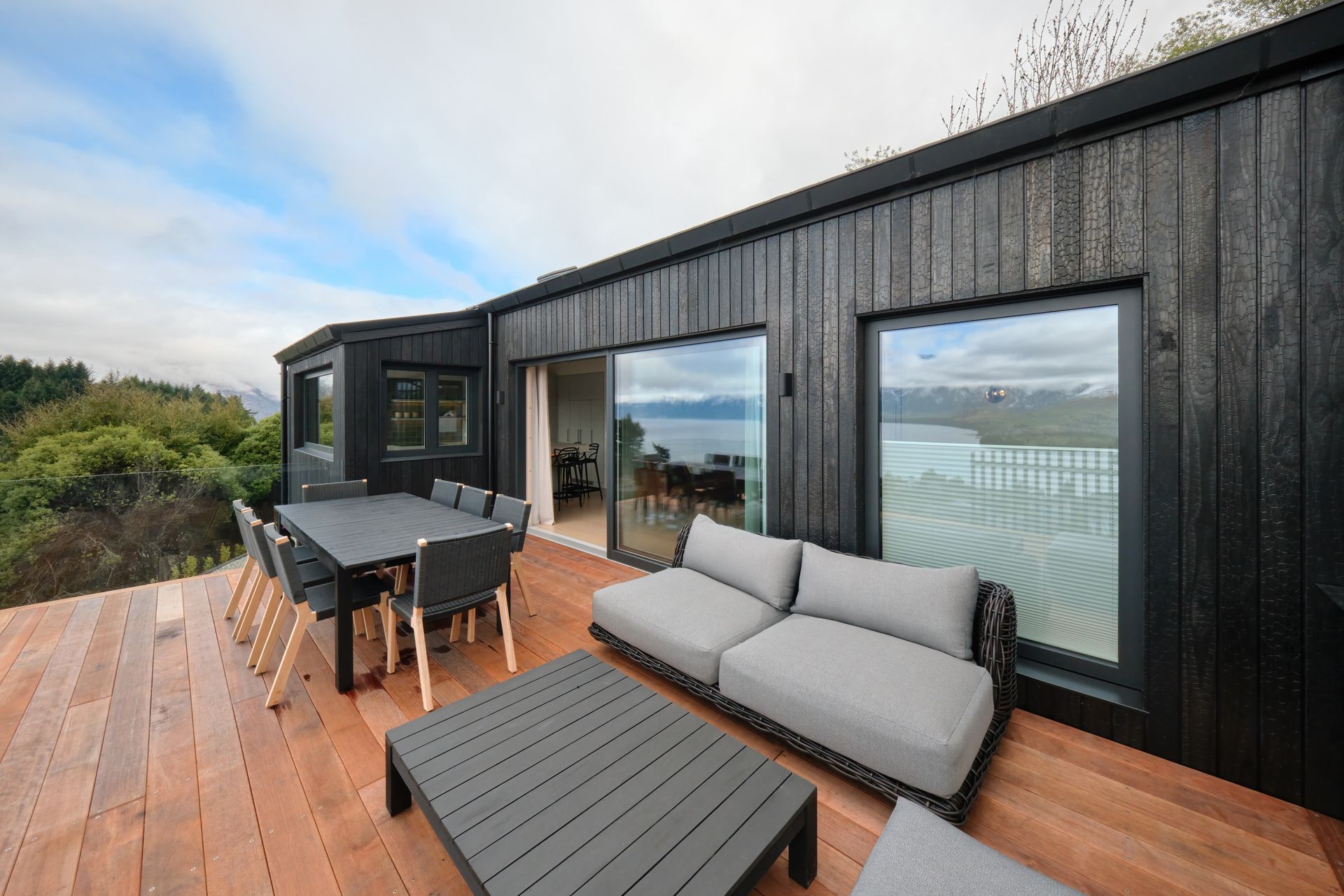 Loch-View-Queenstown-outdoor-living-deck.jpg