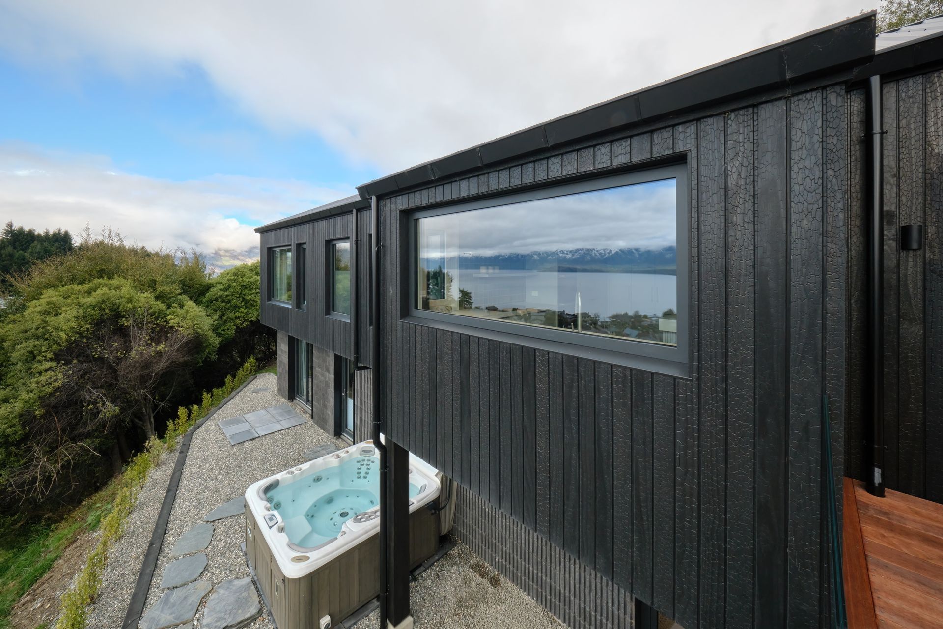 Loch-View-Queenstown-outdoor-living.jpg