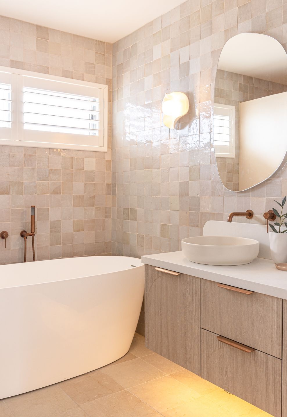 Main-Bathroom-HR03-ap-compressed.jpg