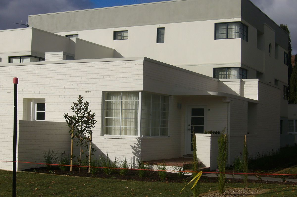 Canberra Ave