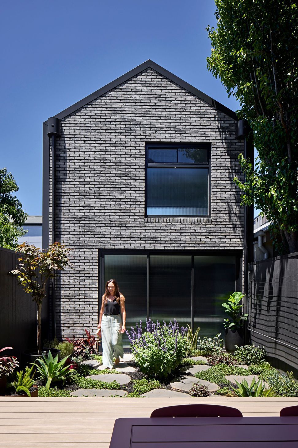 Petersen-D91-bricks-South-Melbourne-Cottage-courtyard.jpg