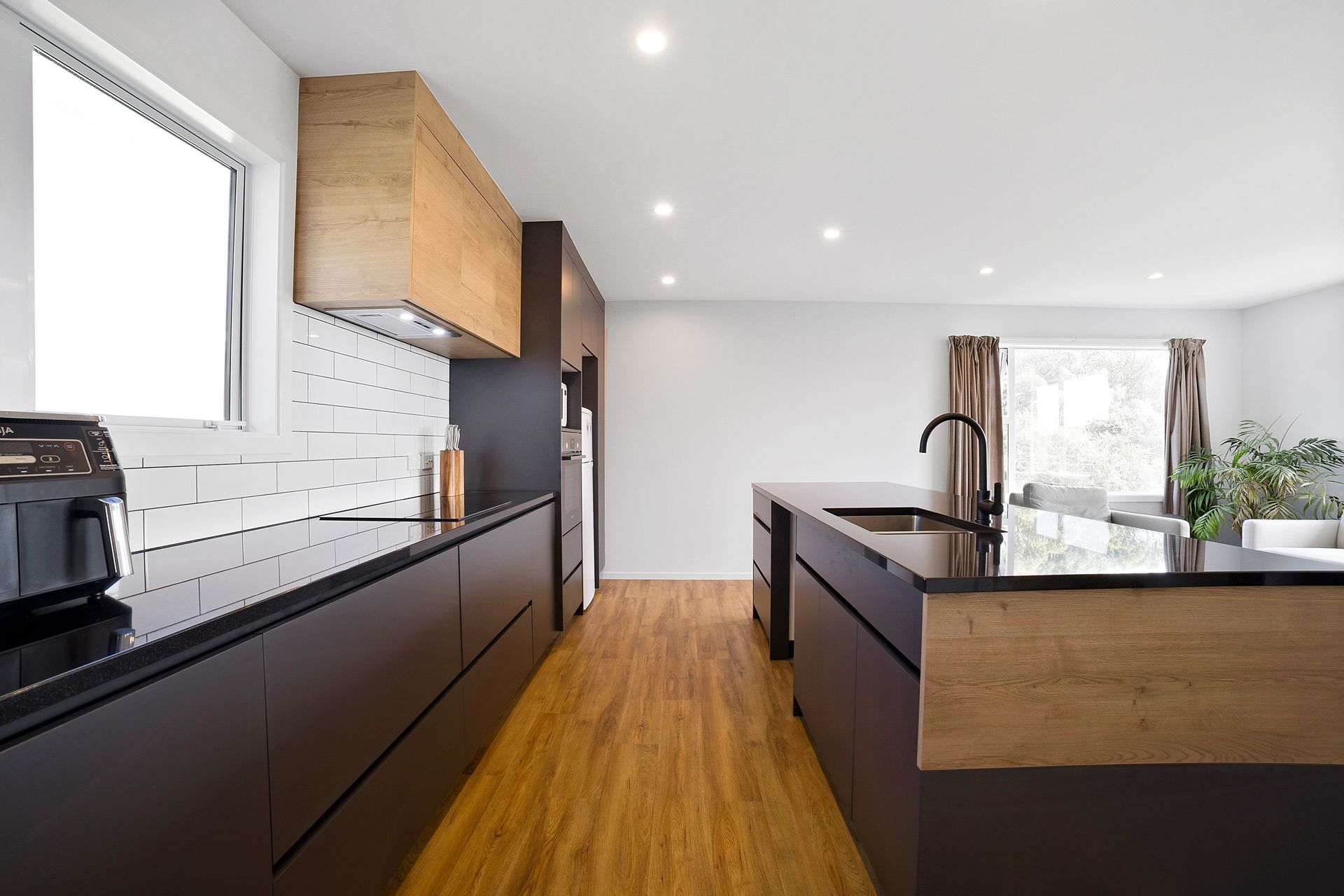 A Bold but Balanced Kitchen and Lounge