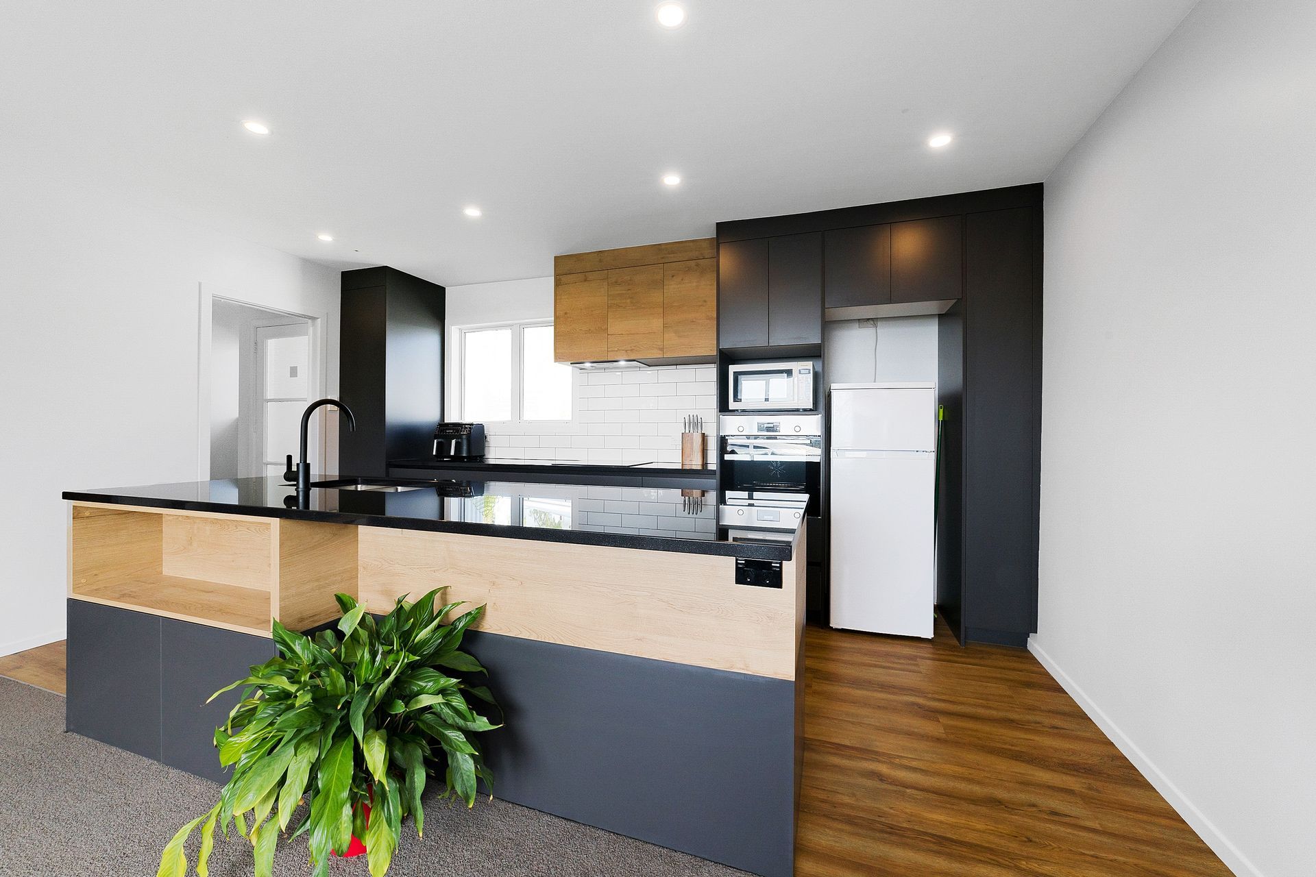 A Bold but Balanced Kitchen and Lounge