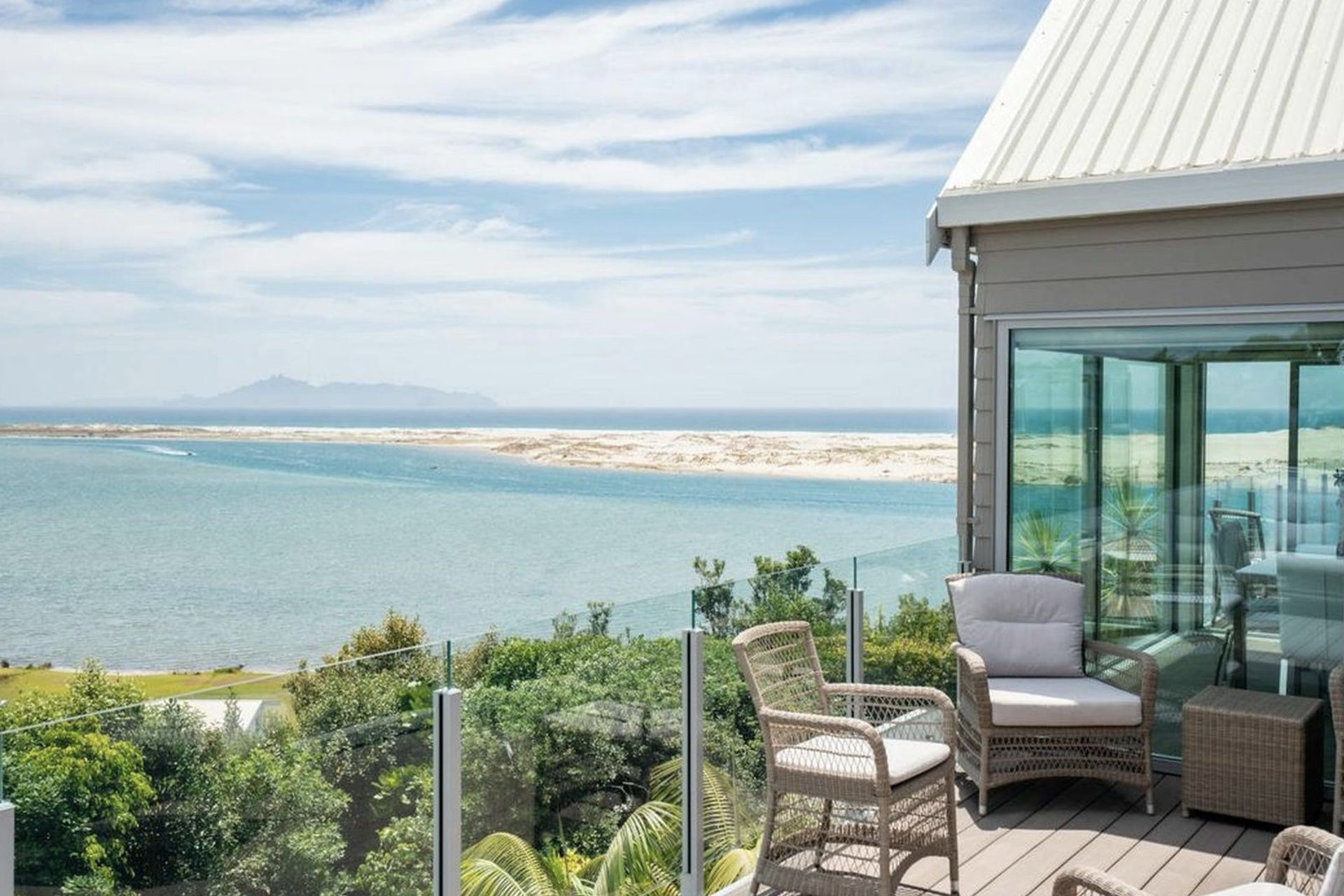 Windows designed to maximise uninterrupted views of Managwhai Heads