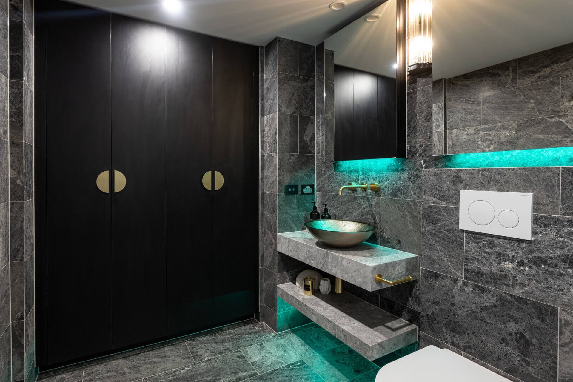 Riverside Esplanade, Docklands