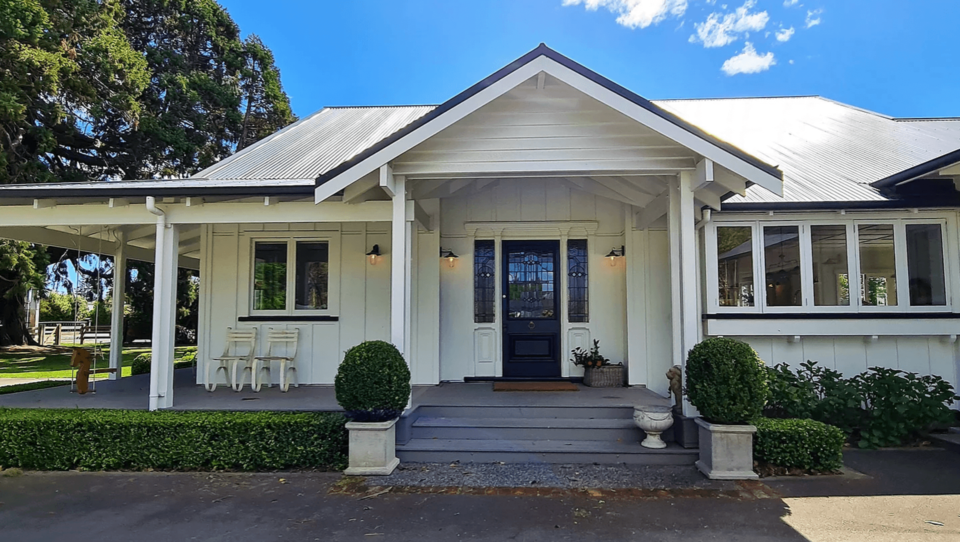 Modern Farmhouse, Frimley banner