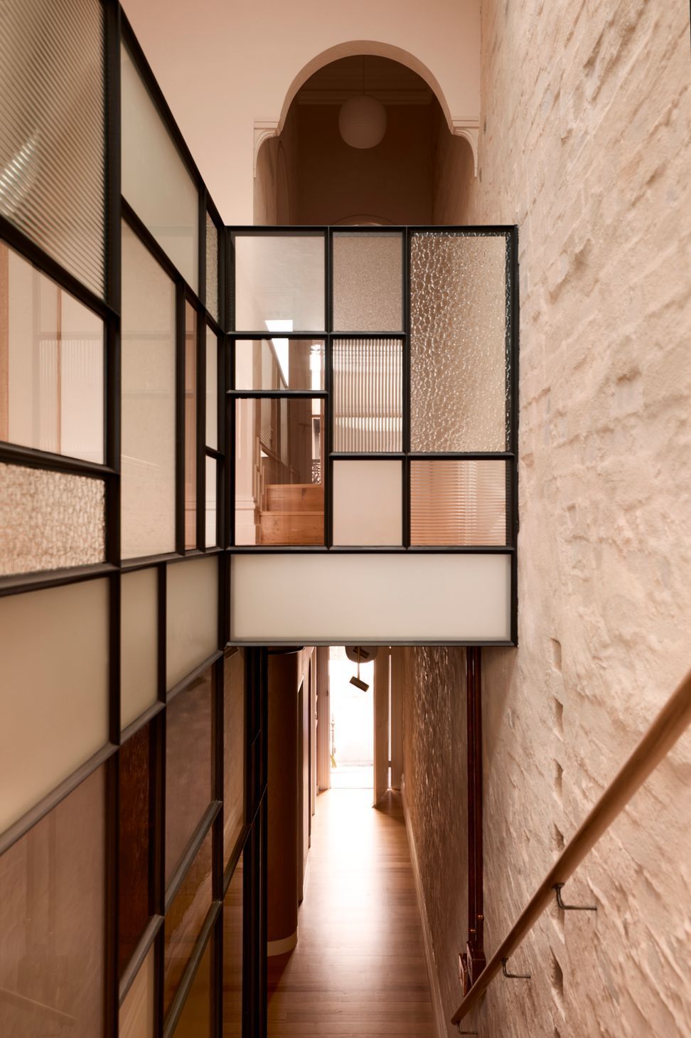 Staircase-feature-ballustrade-wall02.jpg