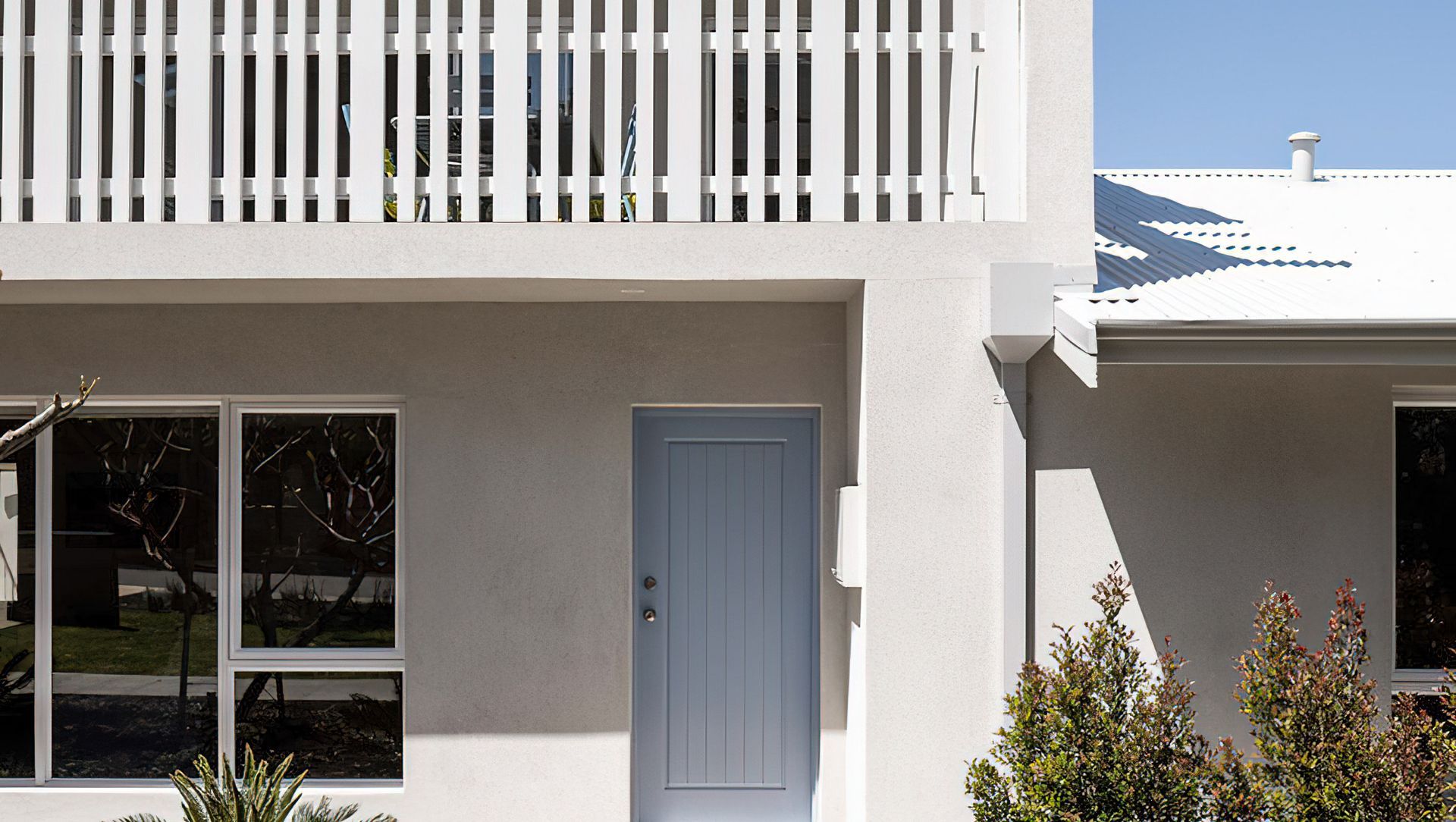 Surfmist House banner