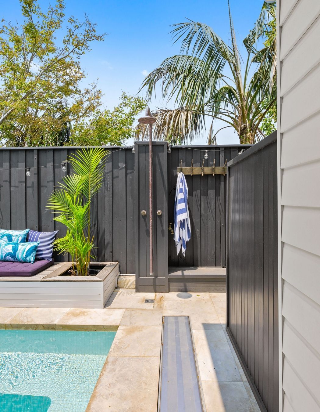 ##^^Holland, North Epping