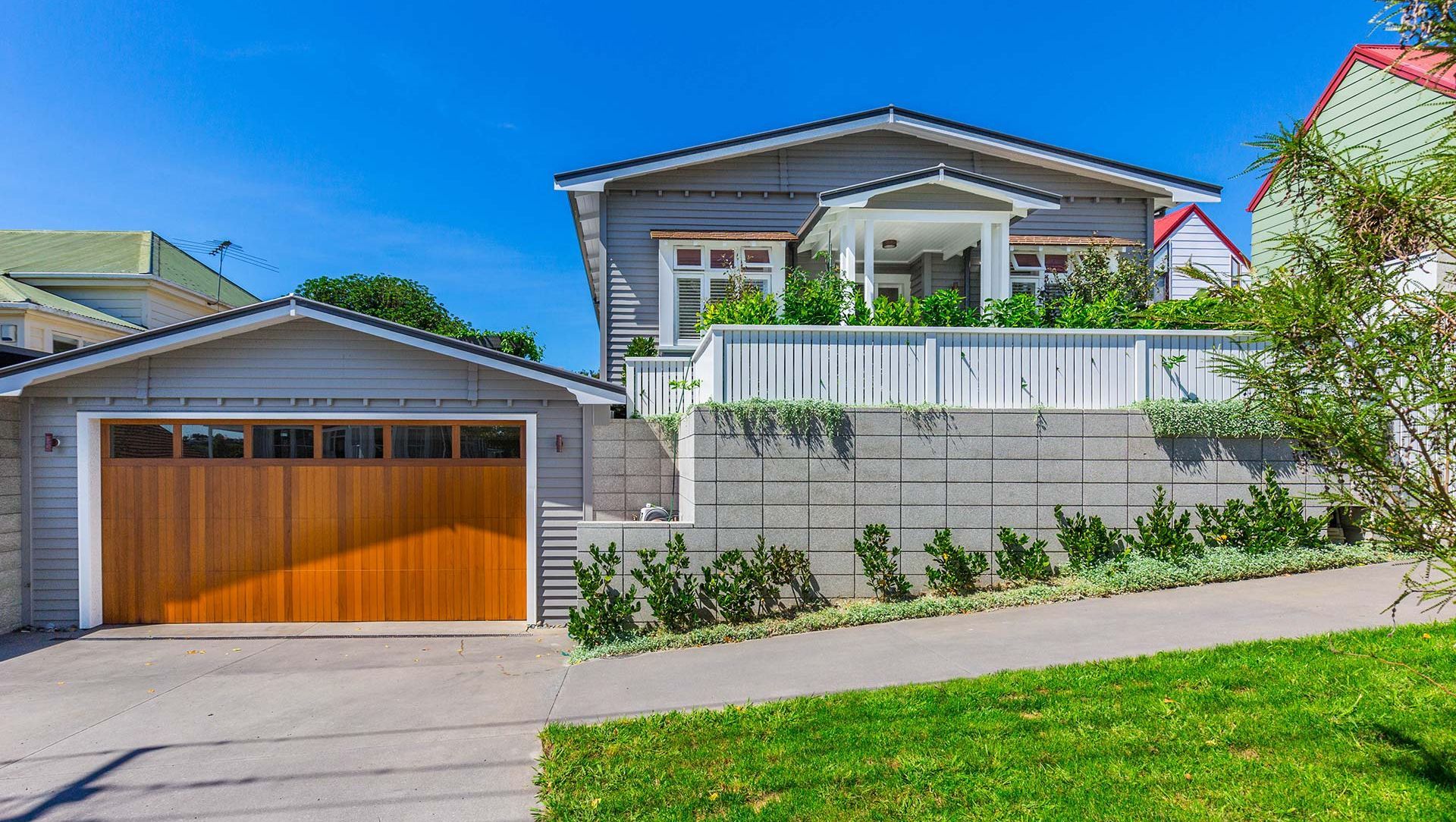 1920s Bungalow banner