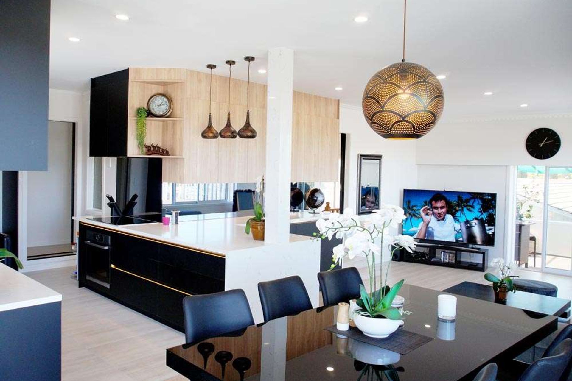 Entertainers Dream
Kitchen &amp; Bar
