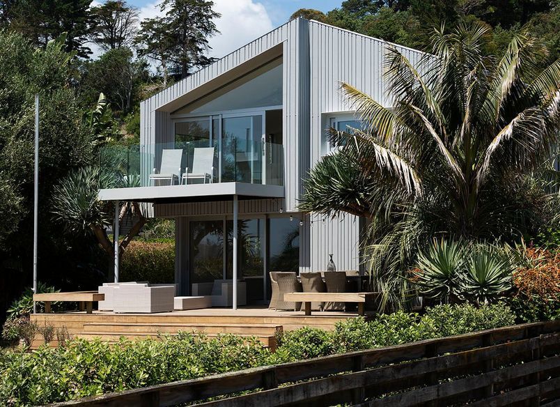 2nd on 2nd, Beachfront