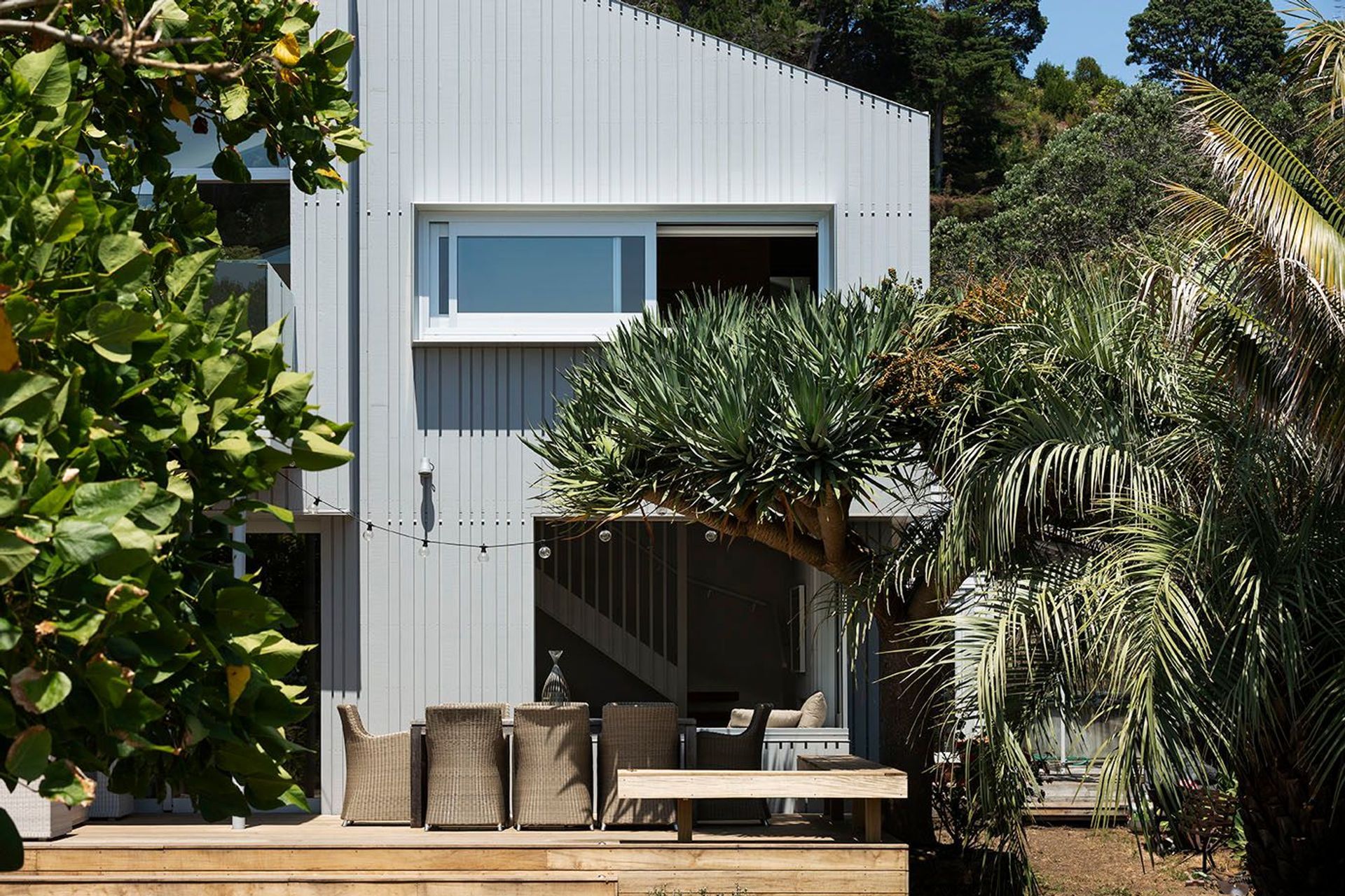 2nd Avenue, Beachfront