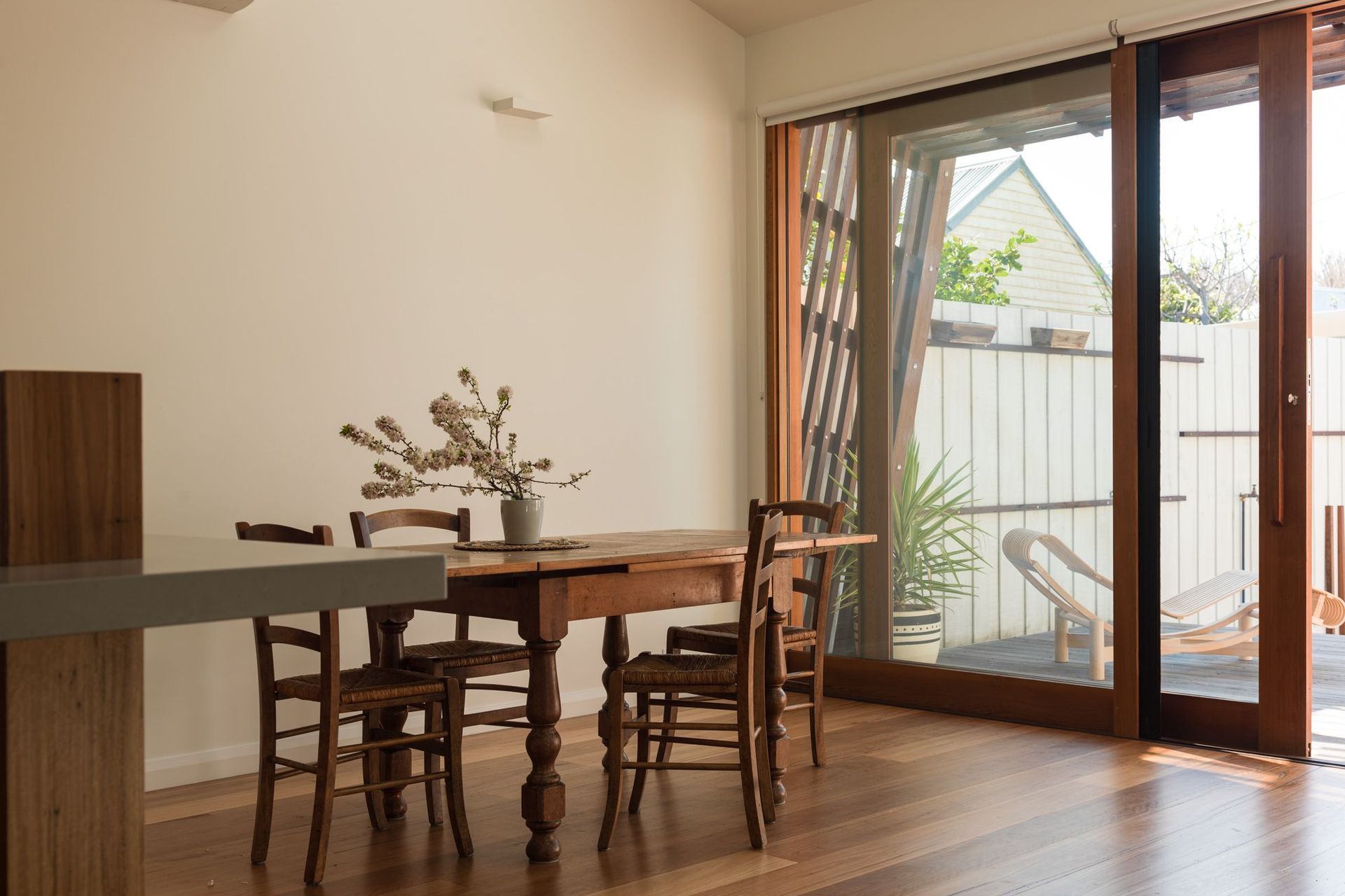 Passive sun shading, Carpenter