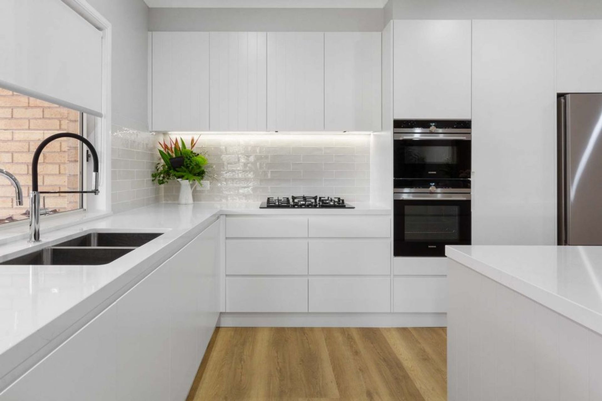 modern-kitchen-design-sydney-white-kitchen-bosch-fisher-paykel-dulux-silestone-siemens-zip-tap-2-1084x723.jpg