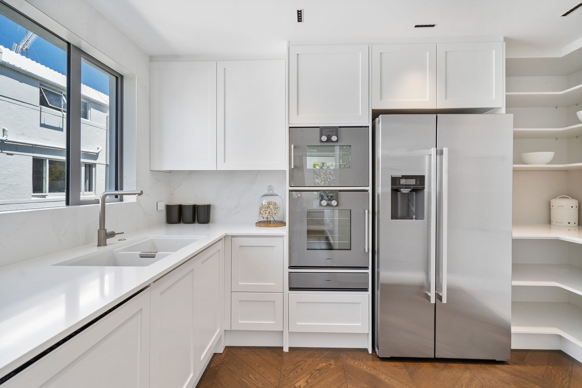 Tamaki Drive Apartment