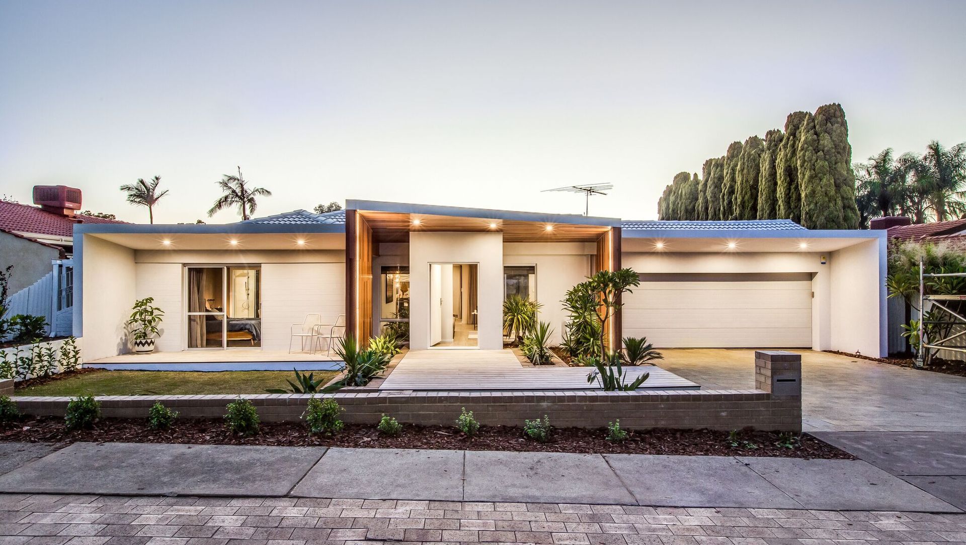 Colorbond Garage Door - Matt and Kim to The Rescue banner