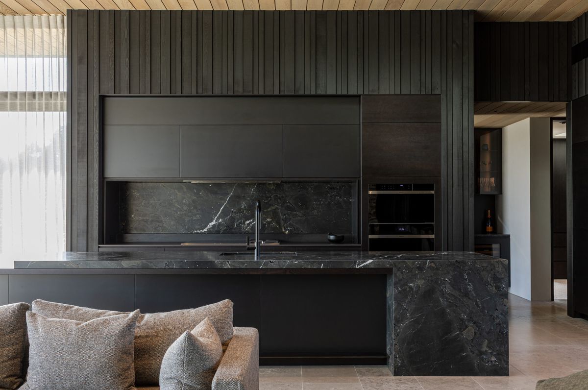 Infinity Dark / Negresco Quartzite
