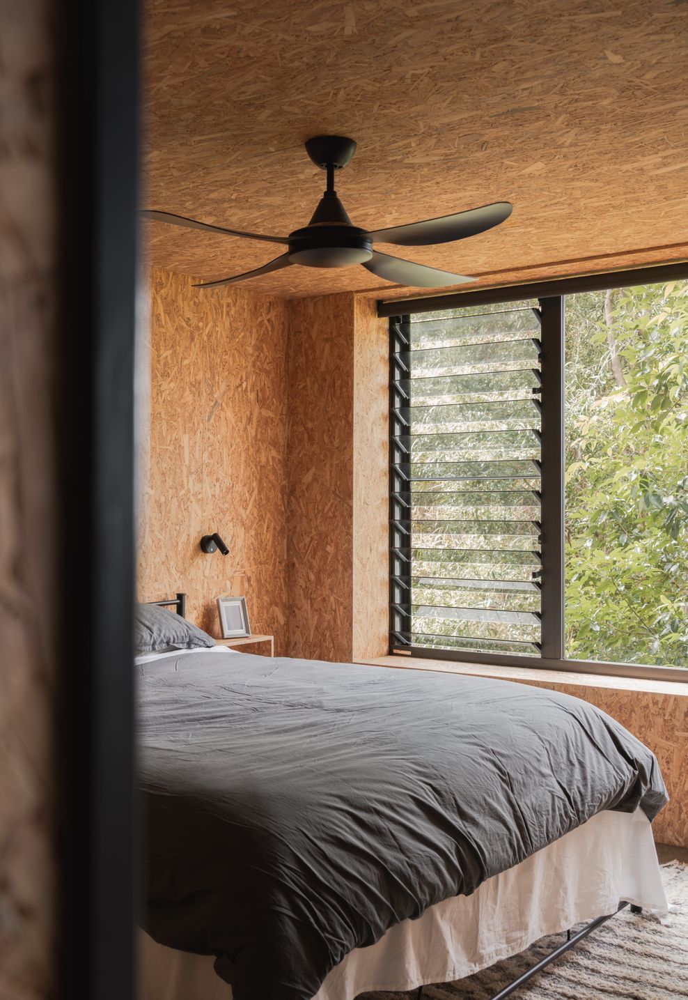 208-Tallowwood-Cabin-Fouch-Architects-forestone-09-ap-compressed.jpg