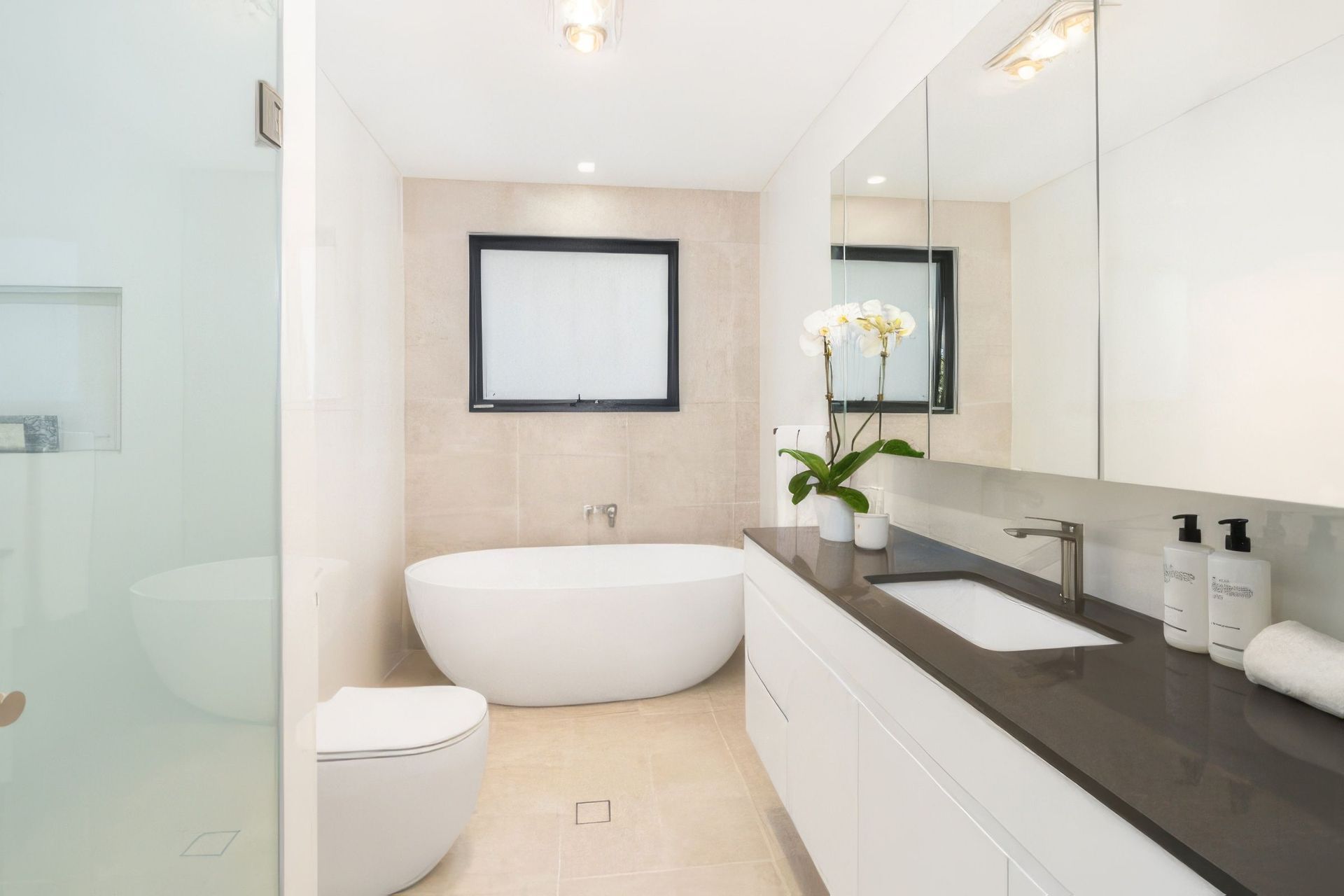 26-Warrawee-Avenue-Bathroom-scaled-600x400-upscaled-by-Replicate.jpg