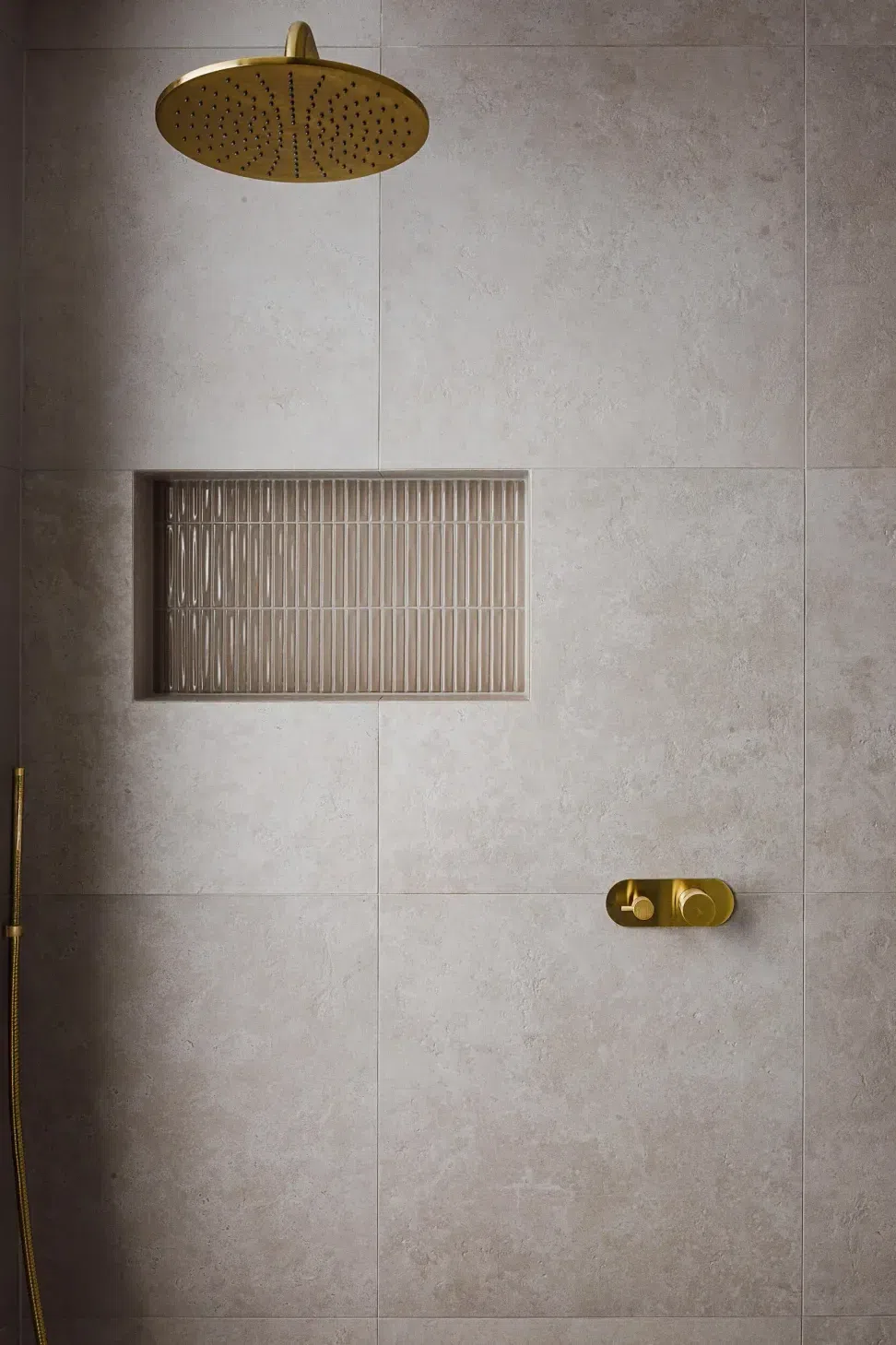 obrien-duplex-bulli-ensuite-brass-tapware-fluted-niche-light-and-lines.webp