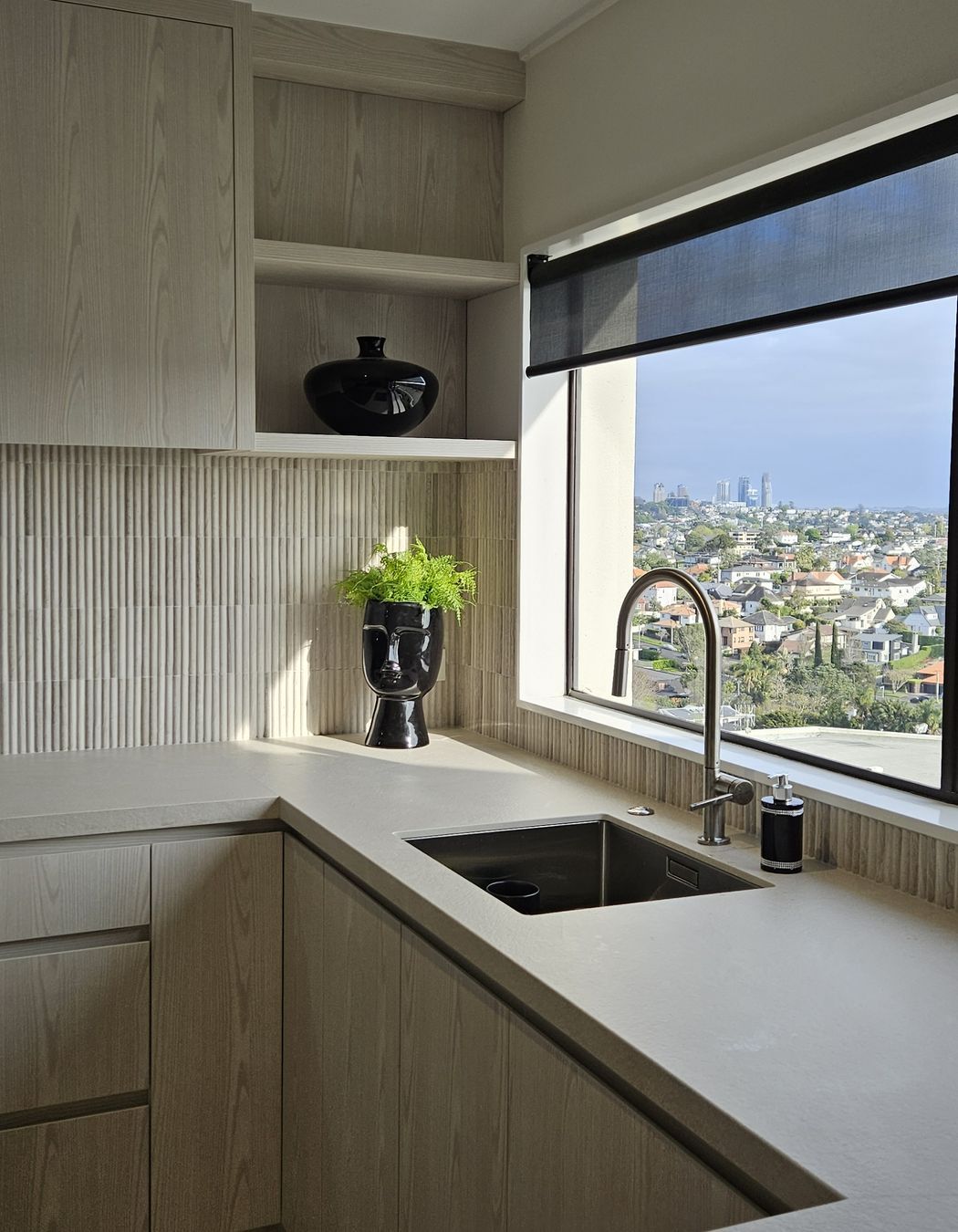 KITCHEN SPLASHBACK / Colosseum Travertine 305x305mm