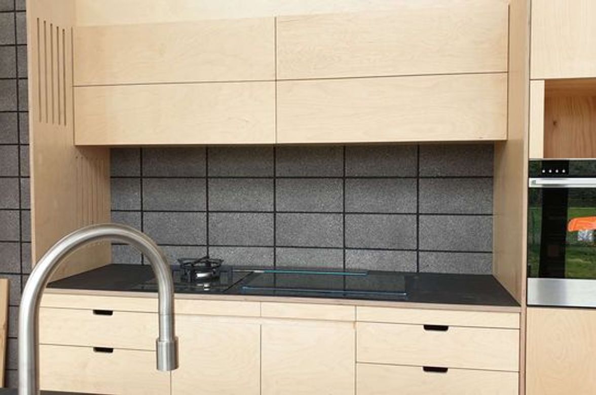 Customised Kitchen Benchtop & Cabinetry