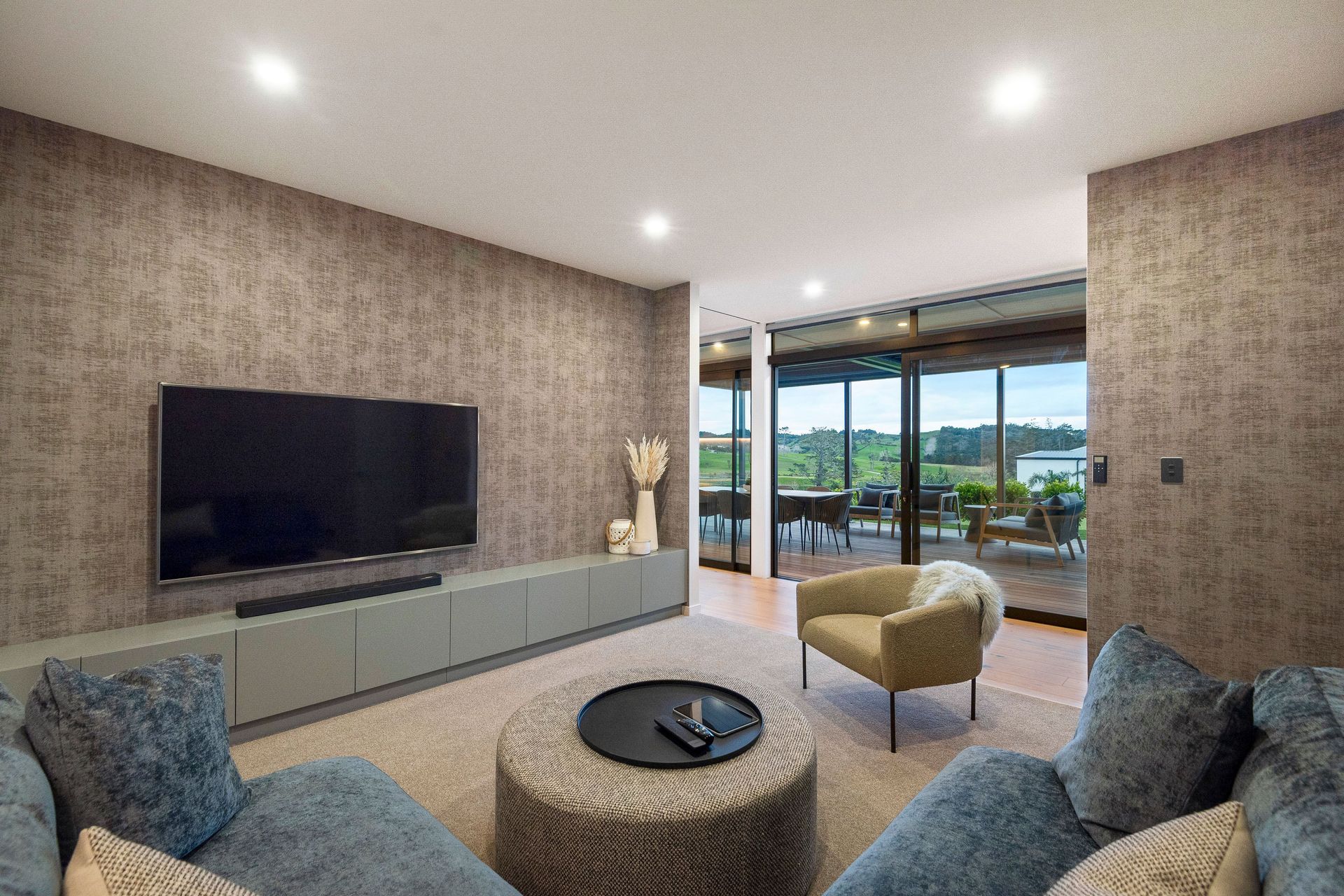 STUNNING LACQUERED TV ROOM CABINETRY AALTO SPARSE