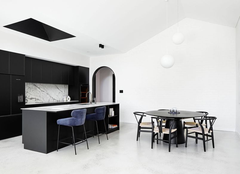 Sophisticated Contrasts in Inglewood