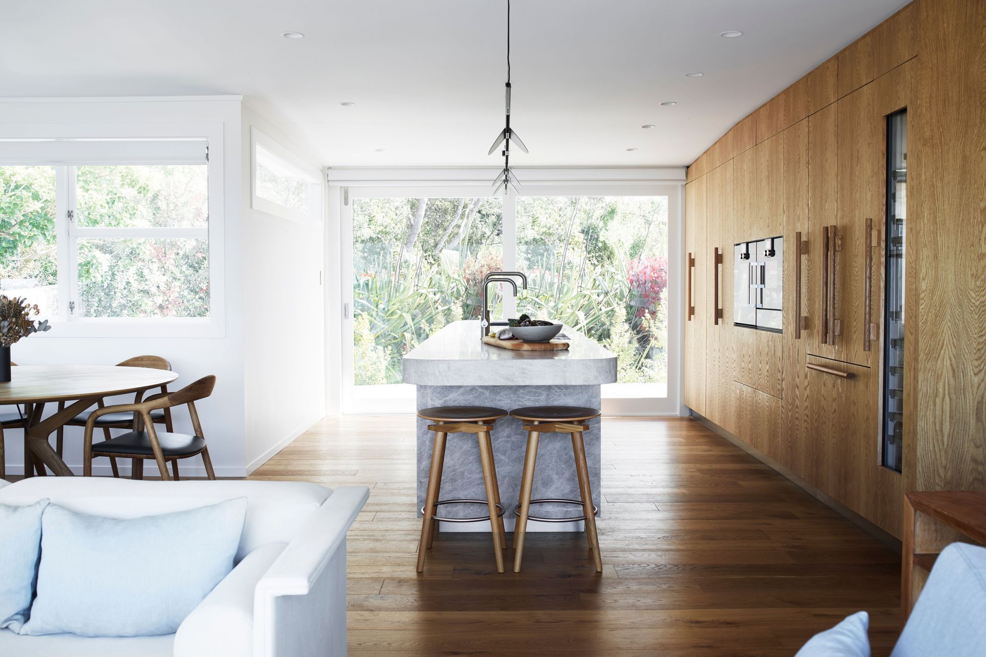 Bestwood Veneer, European Oak - Crown Cut. Design by Natalie Du Bois, Du Bois Designer Kitchens &amp; Interiors