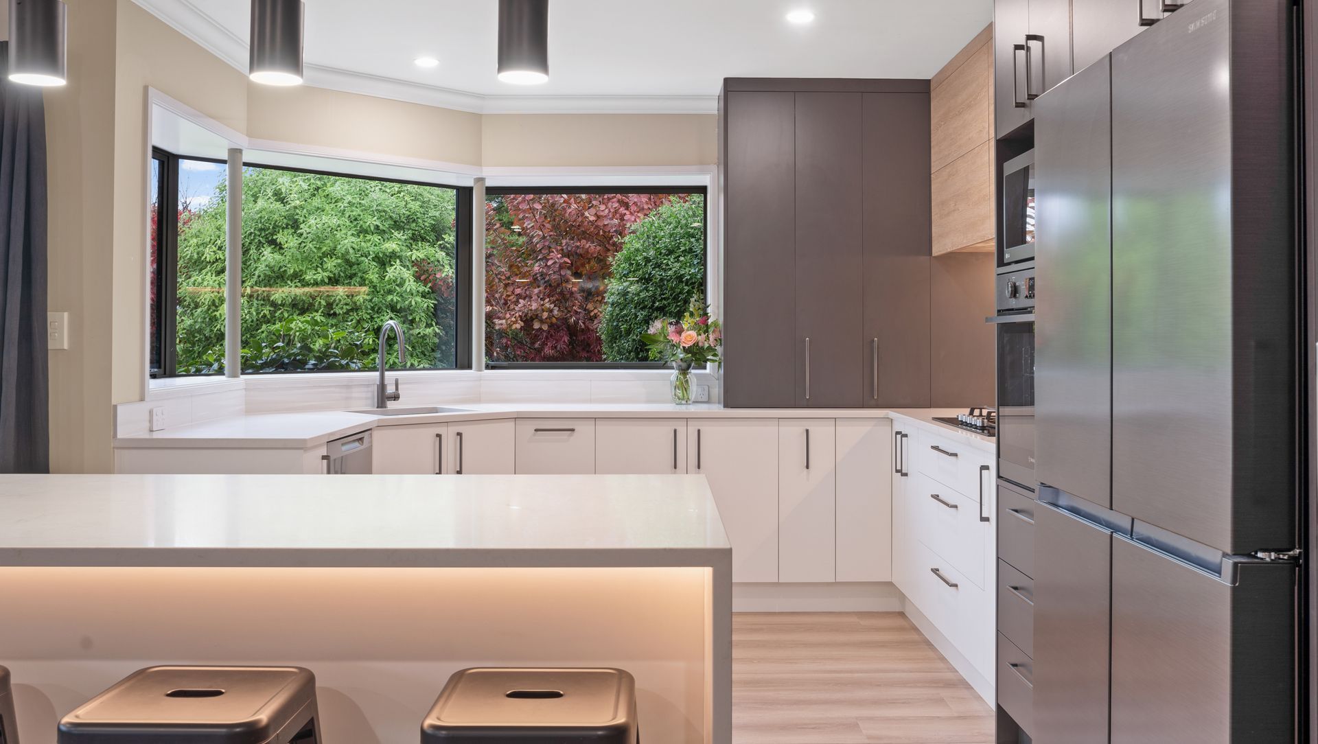 Contemporary Touchtex ZeroLine Kitchen - Burnside banner