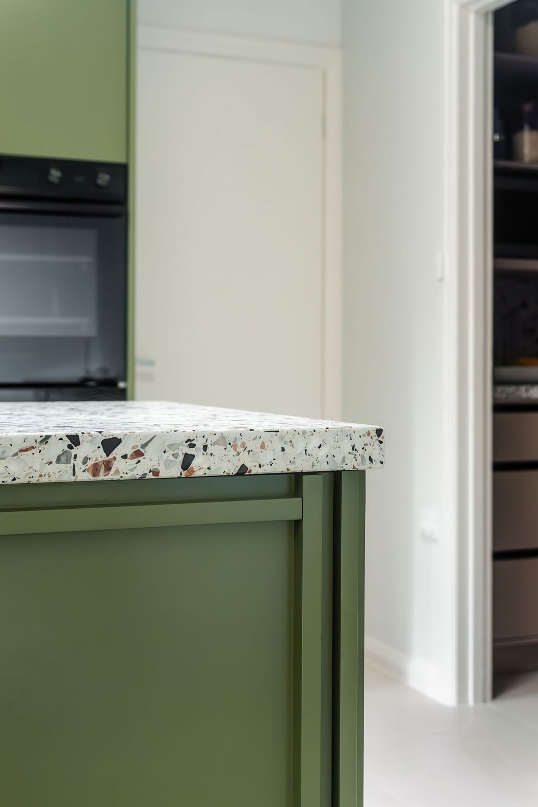 FOUND-Kitchens-Island-corner-detail-pantry-gigapixel-low-resolution-v2-2x.jpeg