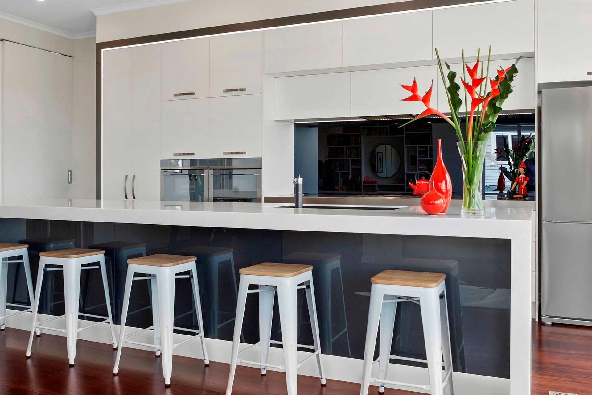 Dezignatek Thermoform Milan profile in White Satin, Designed by Heather Wood of Stewart Scott Cabinetry