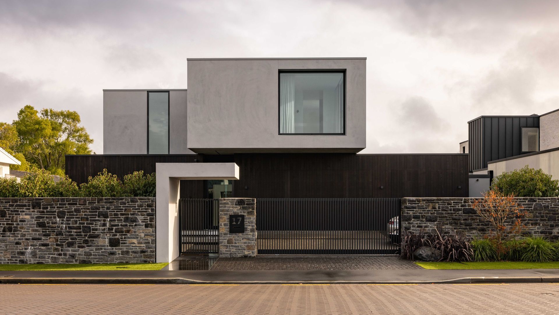 Overhang House banner