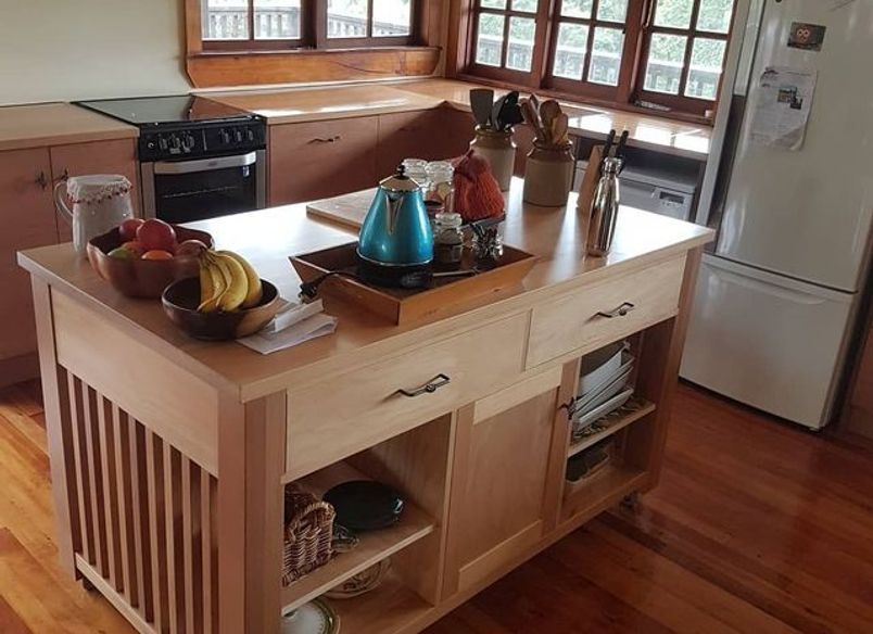 Kauri Kitchen For A Classic Kiwi Villa