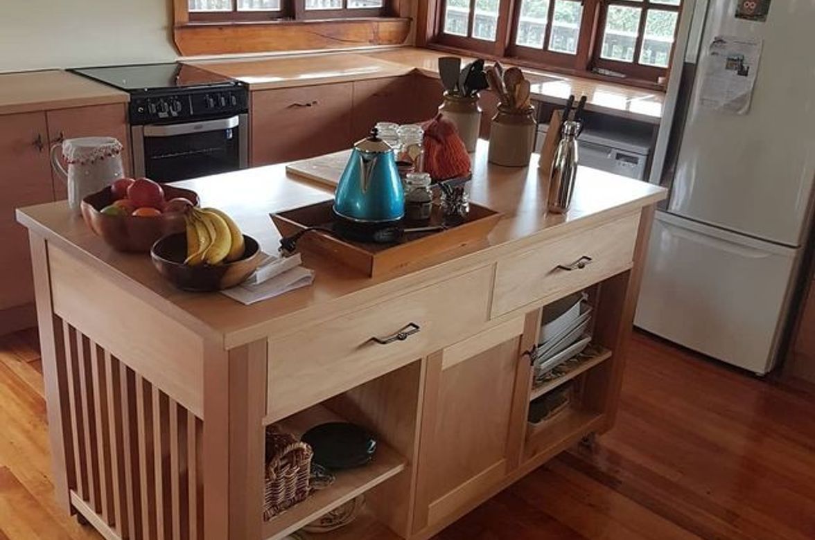 Kauri Kitchen For A Classic Kiwi Villa