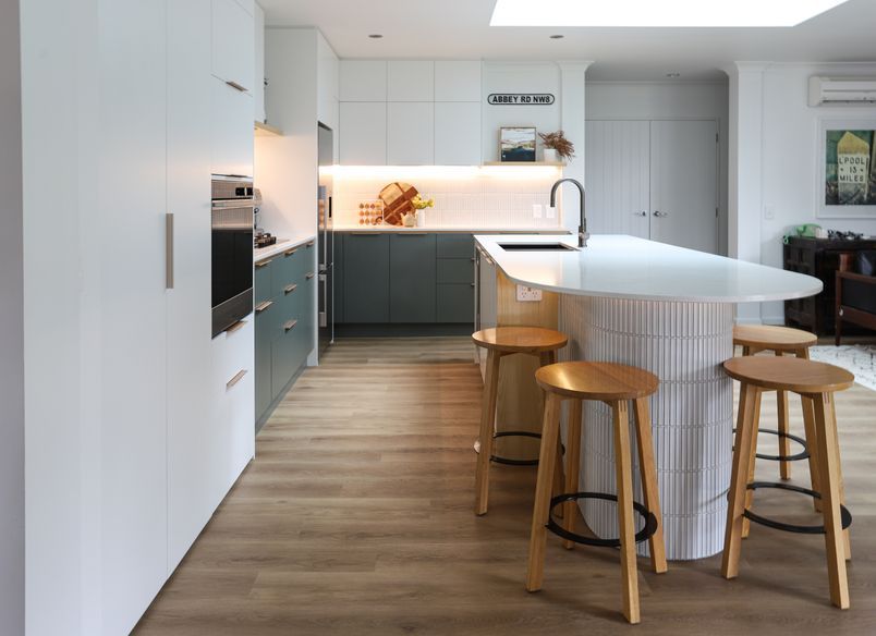 Curved island Kitchen