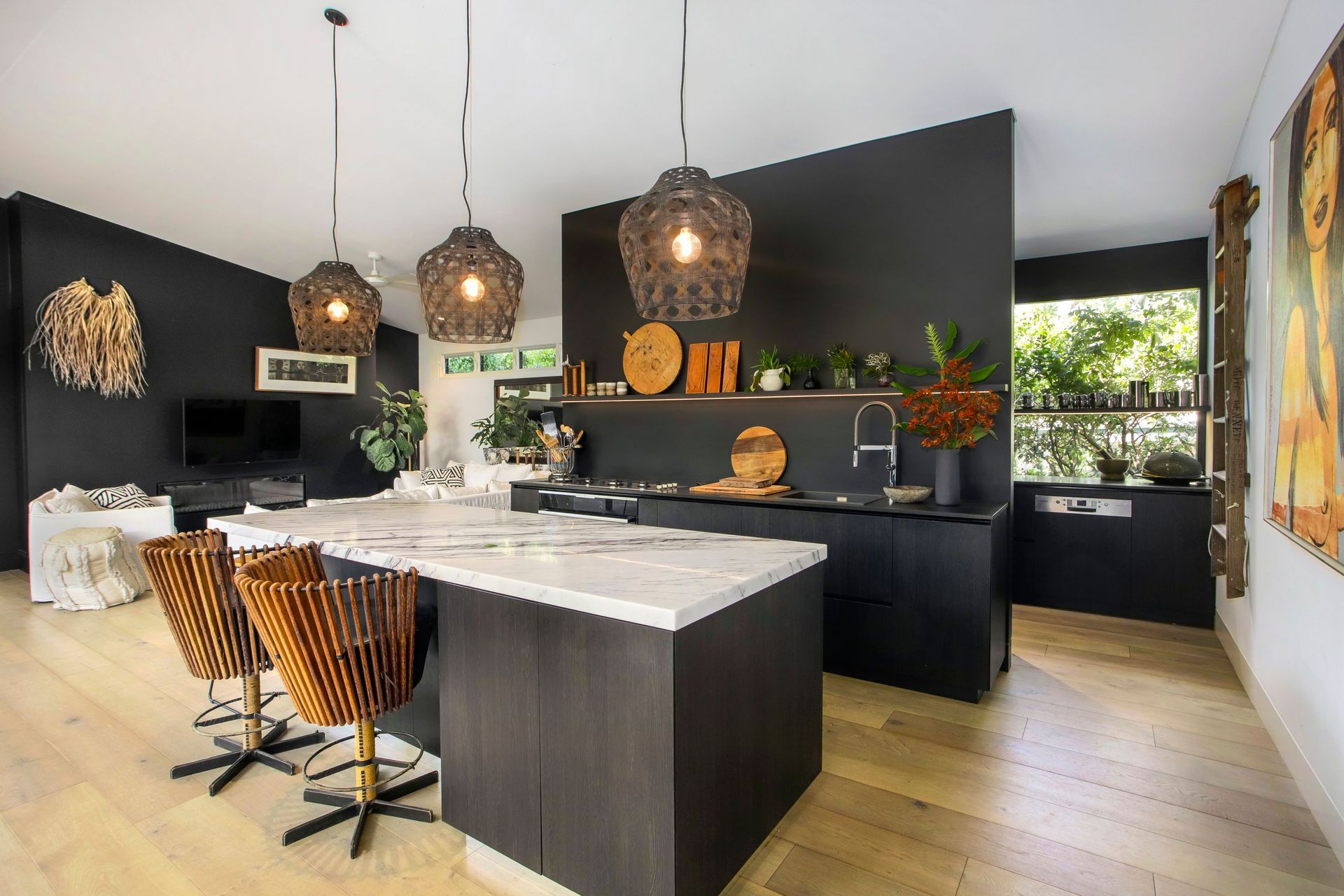 Bimbimbi House, Avalon