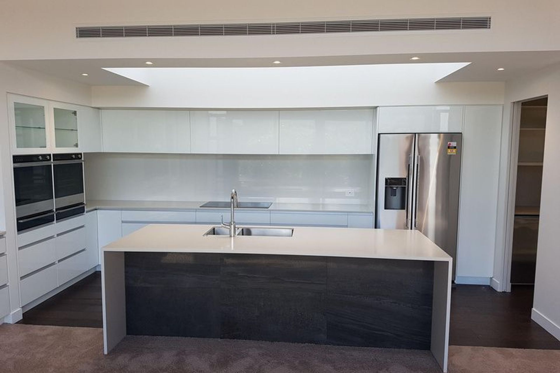 Modern Minimalist Kitchen